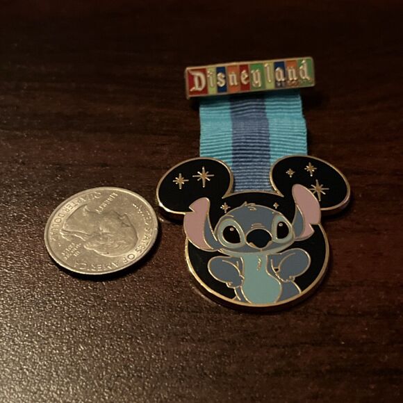 Disneyland Resort Stitch Ribbon‎ Medal Pin - Picture 2 of 4
